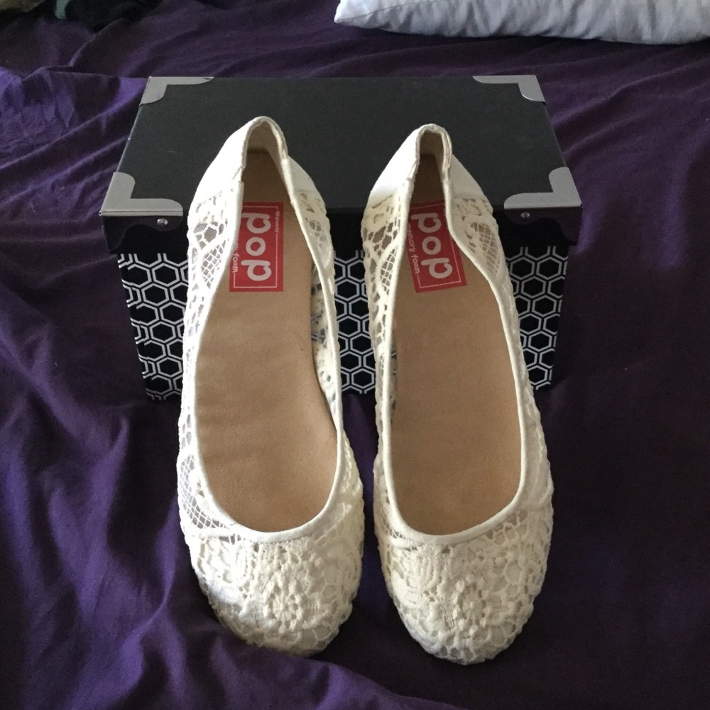 Flat shoes